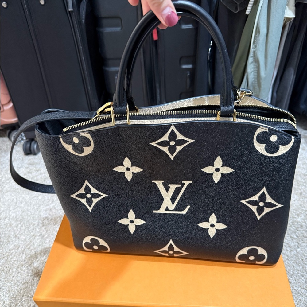 Louis Vuitton Monogram Black and Cream Satchel - Picture 2 of 13